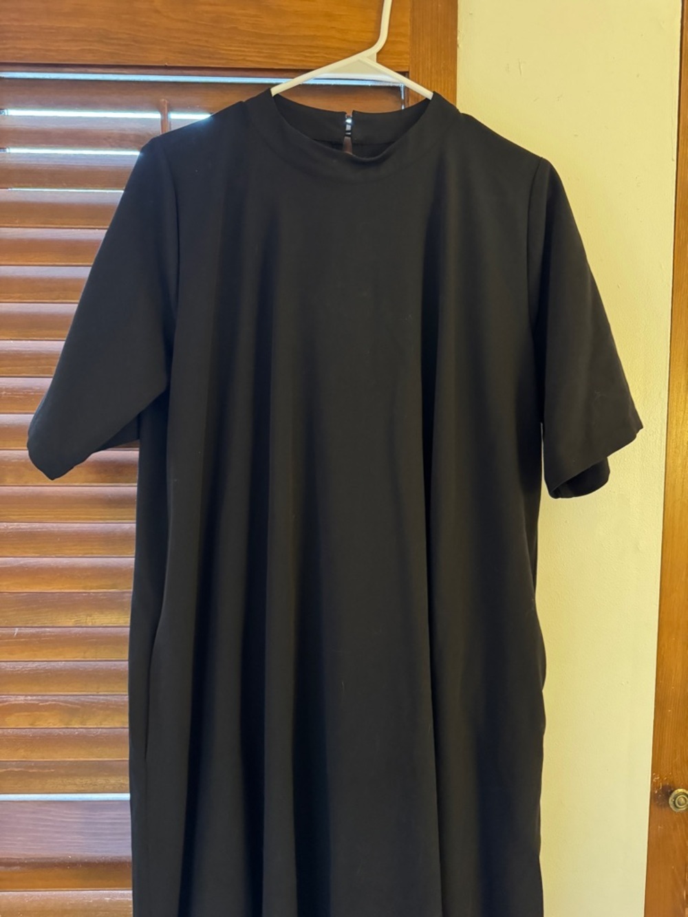 Black Short-Sleeve Maxi Dress - Minimalist Flowing Gown - Picture 3 of 8